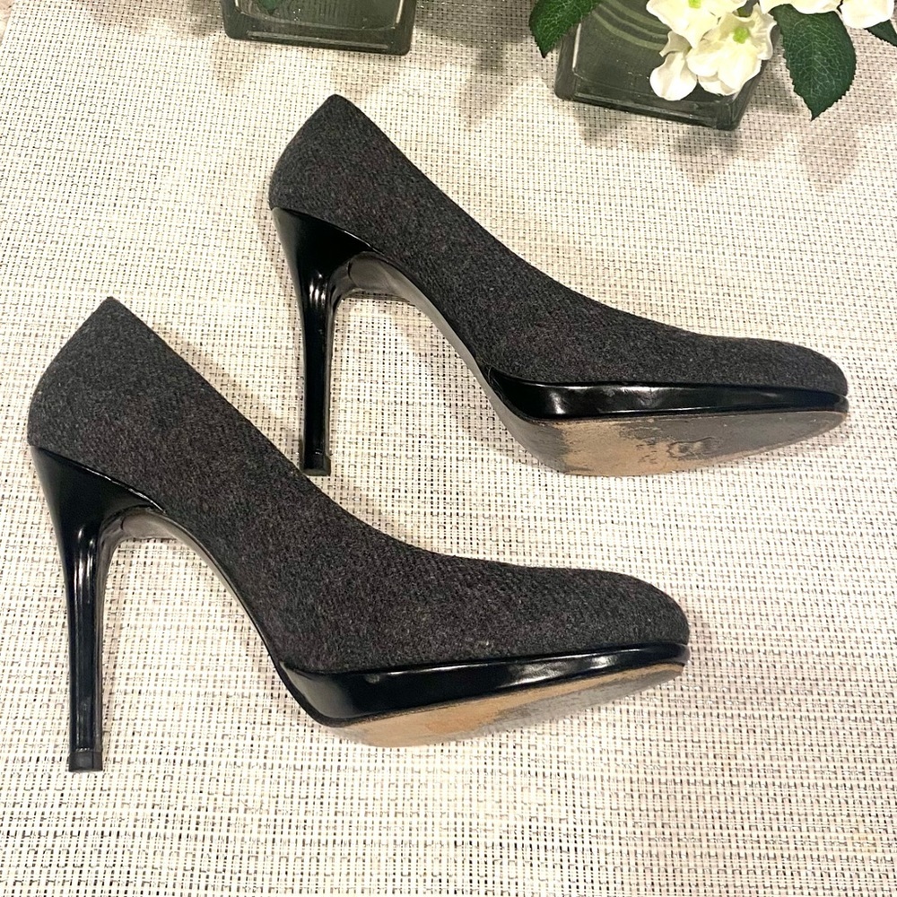 Preowned Stuart Weitzman grey wool heels size 8